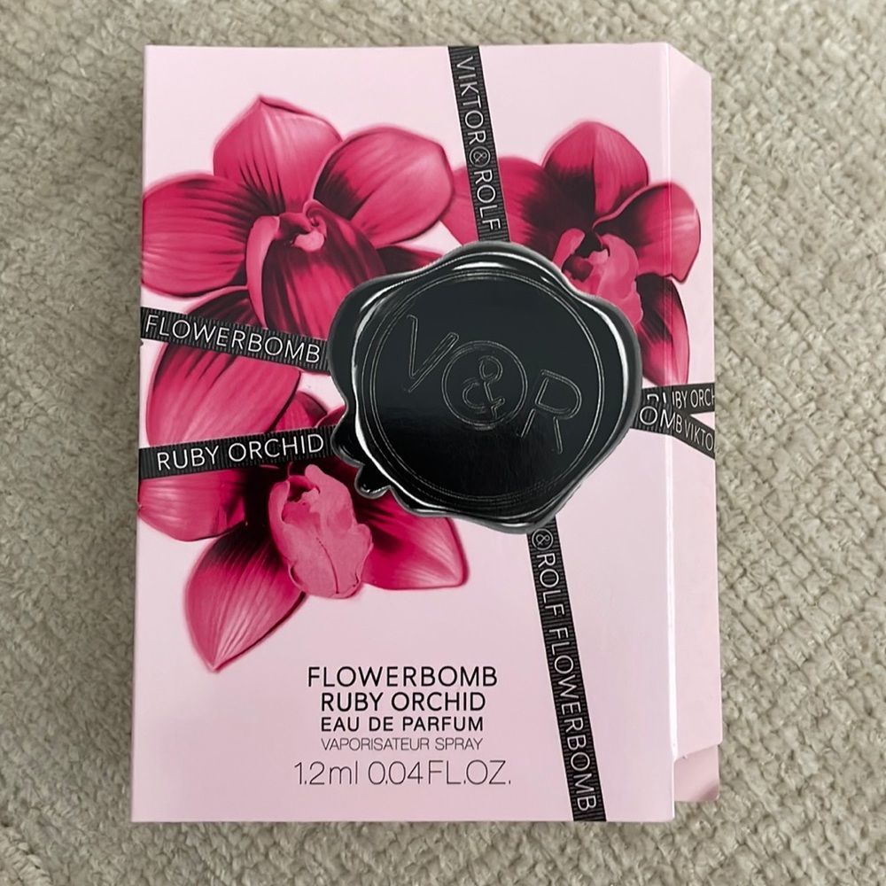 Viktor & Rolf Flower Bomb NEW - Picture 3 of 3